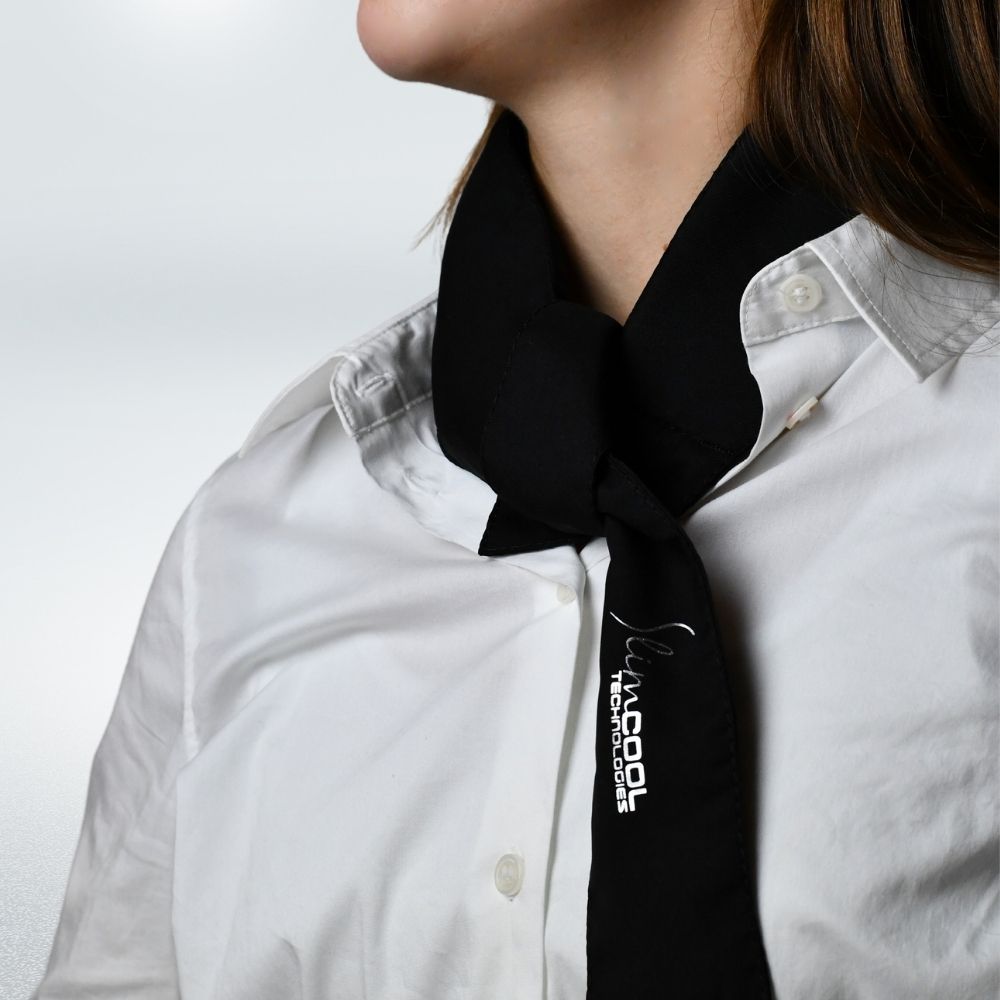 SlimCOOL Powerscarf schwarz an Fotomodell